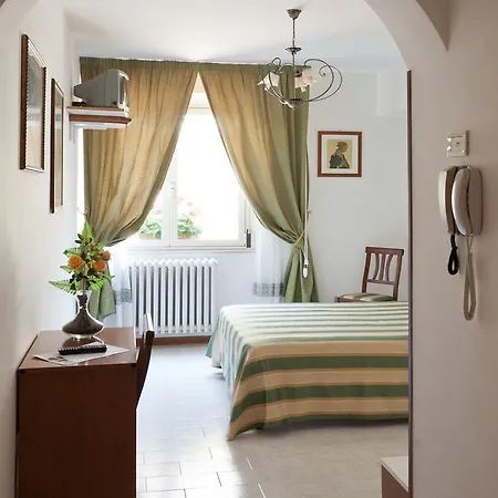 Vignola فندق 2*